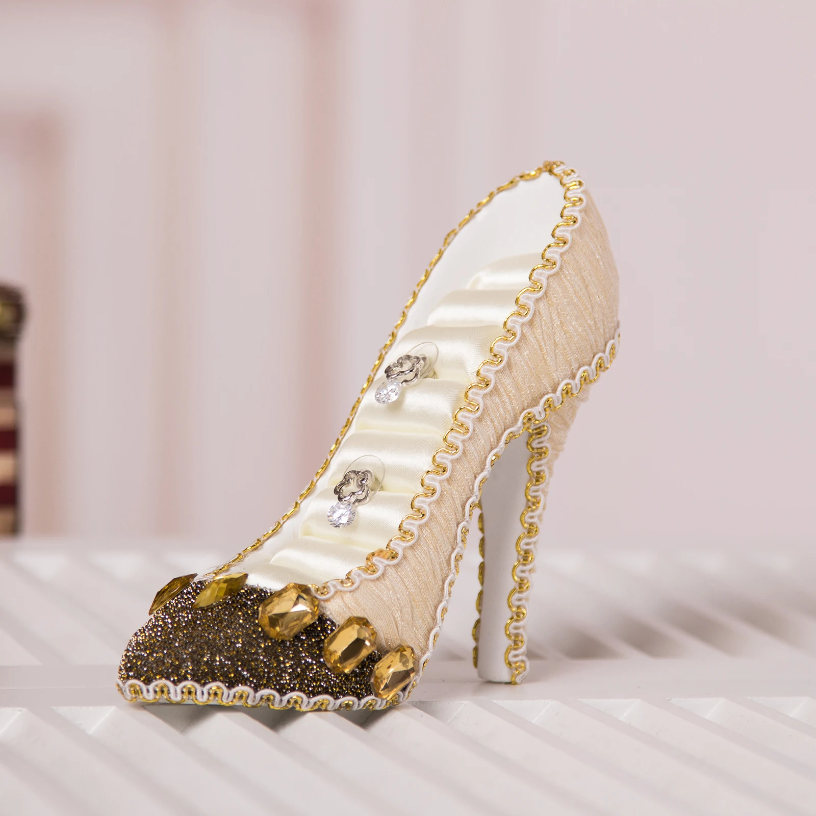 Jewelry Display Stand High Heeled Shoes Shaped Multi-Level Jewelry Holder Display for Earring Bracelet Ring Storage Holders Rack