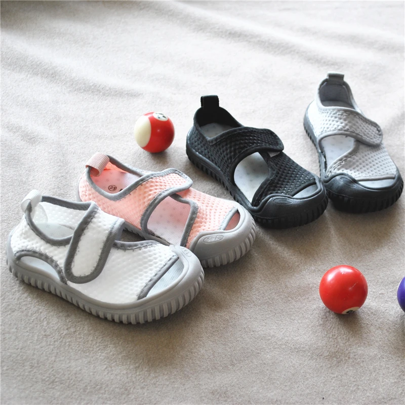 Kids Outdoor Colored Breathable Flat Mesh Sneakers Boys and Girls Outwear Grey White Pink Black Sandals E8202