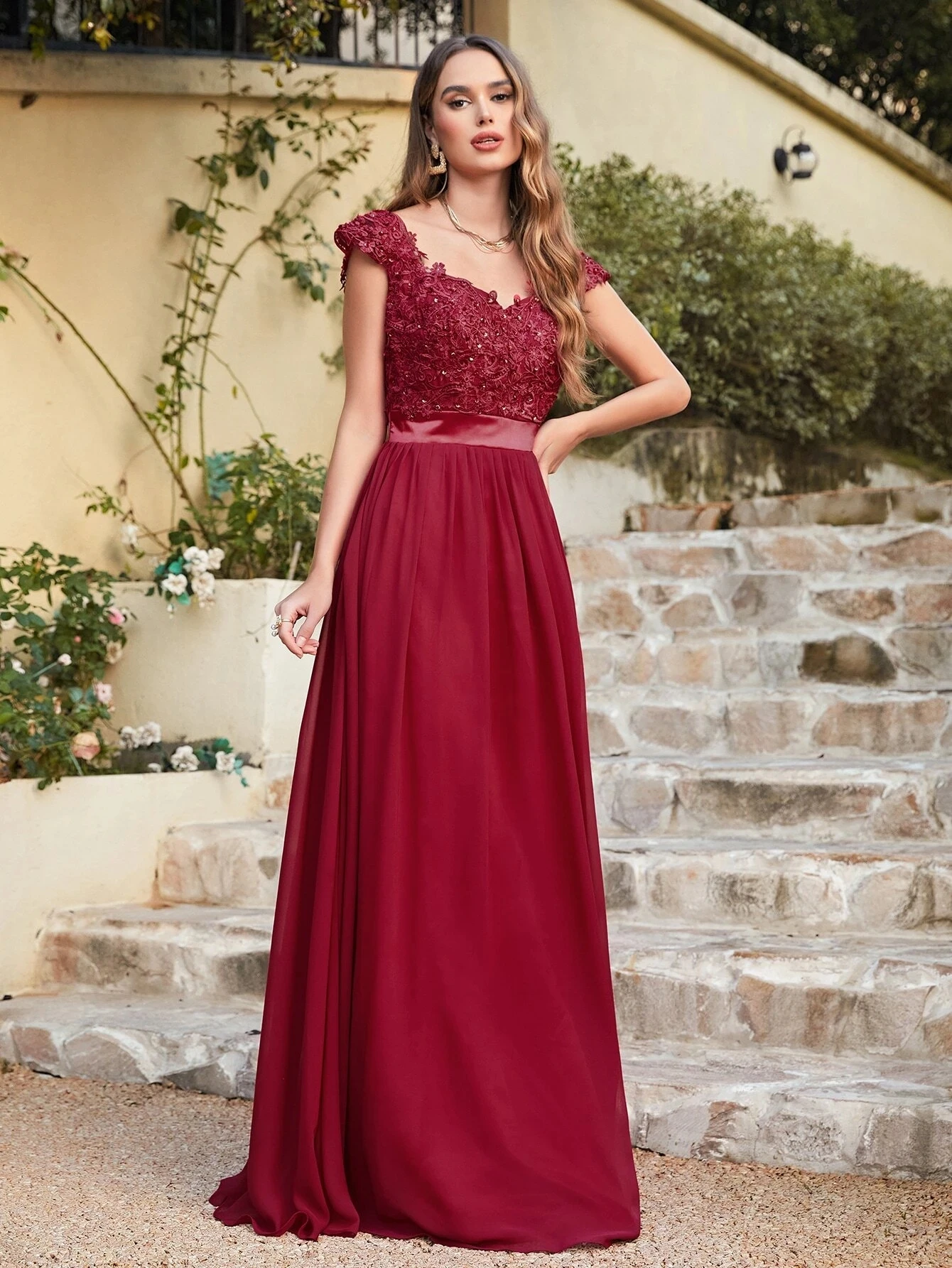 2024 Burgundy Bridesmaid Dresses Elegant Long Beading Pearls Bodice Chiffon  V Neck A Line Maxi Gown Wedding Party  Gowns