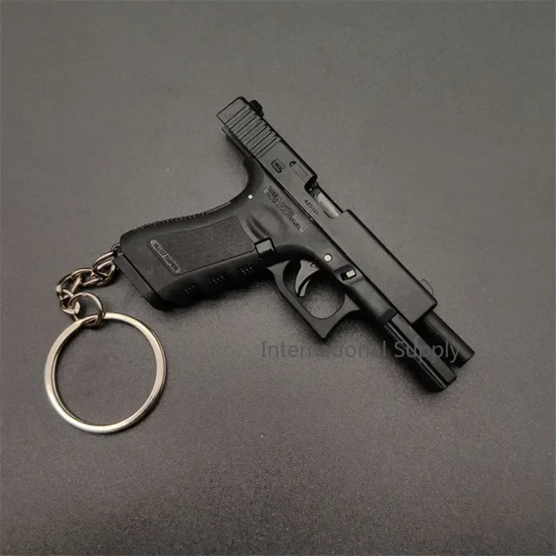 2024 New 1:3 G17 Shell Eject Metal Keychain Model Toy Gun Miniature Alloy Pistol Collection Toy Gift Pendant Christmas Gifts