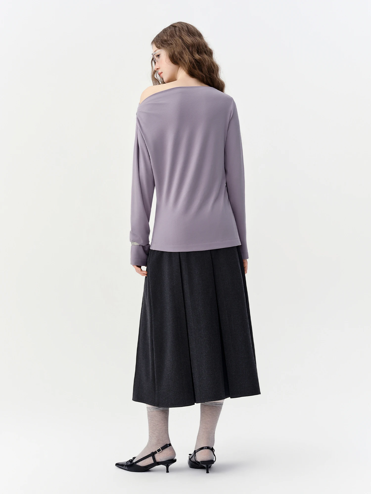 DUSHU Damen Off-Shoulder Drapierter Wasserfallausschnitt Langarm T-Shirt, Minimalistisches, Gerafftes, Schlankes, Elegantes Casual-Mode-Oberteil – Detail 24