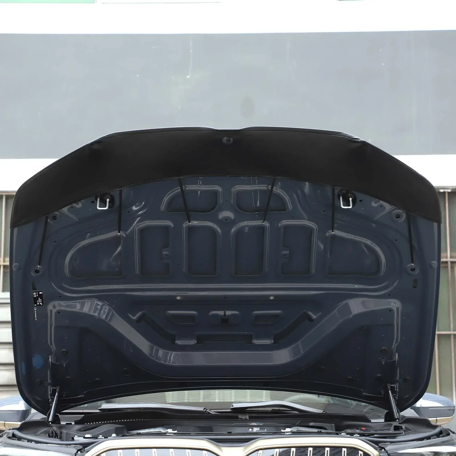 

1Pcs For BMW 5 Series G60 2024+ Car Hood Sand and Stone Deflector Protection Cover Leather Exterior Modification Accessories