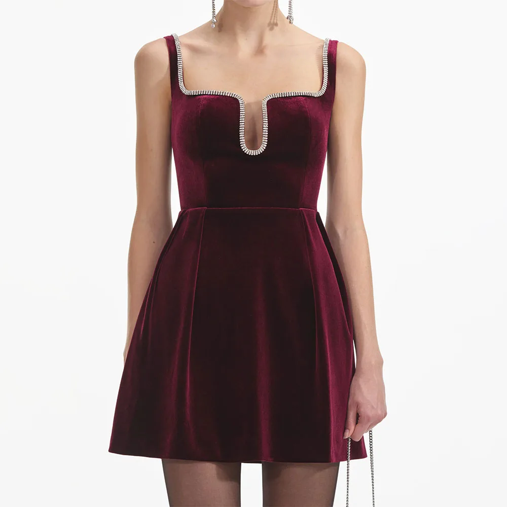 

Customized Sexy Cocktail Dress Mini Crystal A Line Burgundy Velvet Cocktail Gowns Short Sleeveless Square Collar Party Dresses