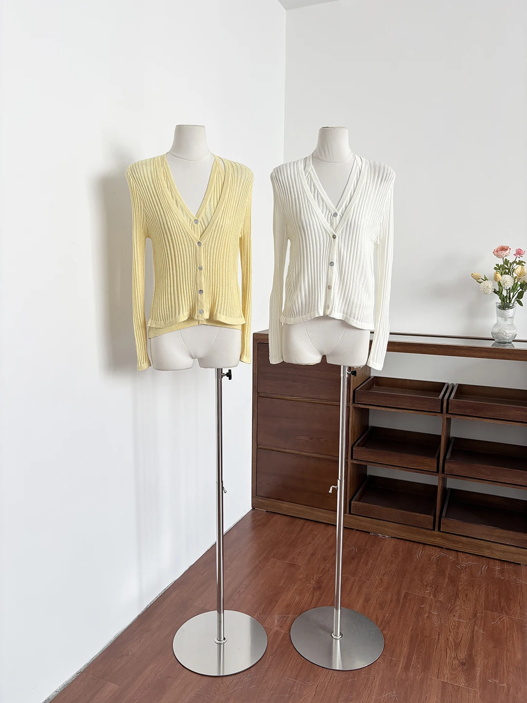 

Spring 2026 New Korean Style Knitted Slimming Cardigan And Tank Top Set Gentle Style Versatile Long Sleeve Fashion Set for Women