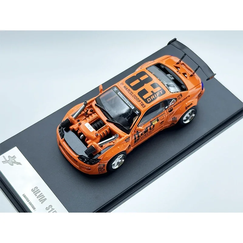 En Stock 1:64 YS Silvia S15 Marcelo Drift Cayenne V8 motor Diecast Diorama colección de modelos de coches juguetes en miniatura