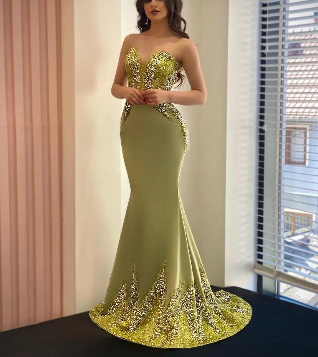 Luxury Green Mermaid Evening Dresses Sleeveless Deep V Neck Sequins Lace-up Beaded Sexy Satin Diamonds Prom Dresses Custom Made