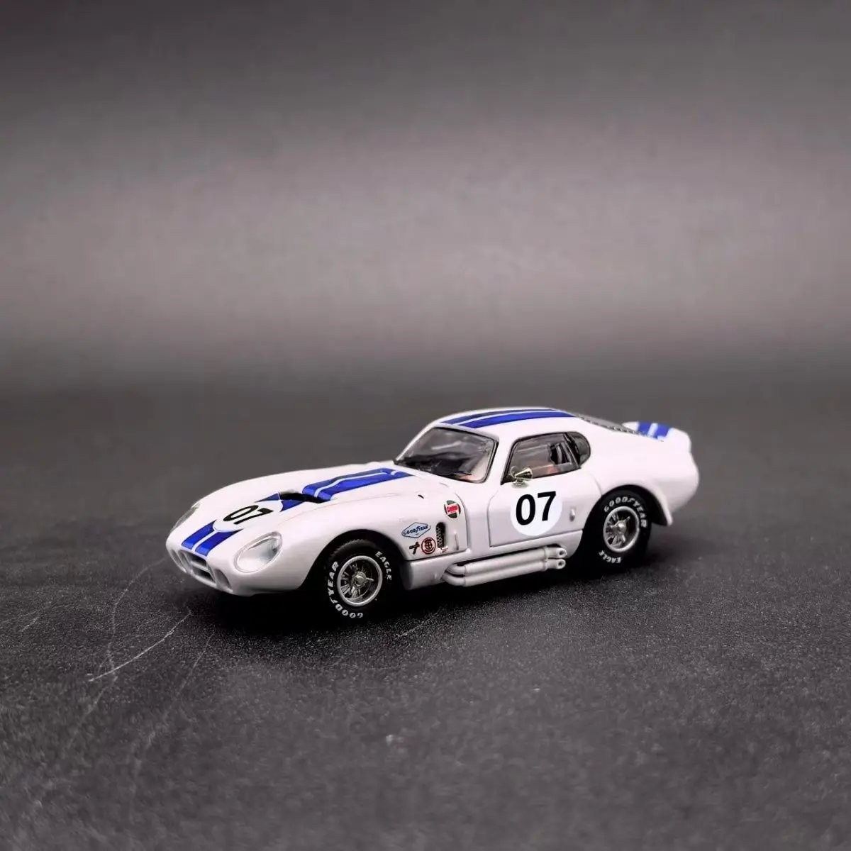 

Fine Works 1/64 Shelby Daytona Alloy Simulation Car Model Collection Ornament Openable Cover FW