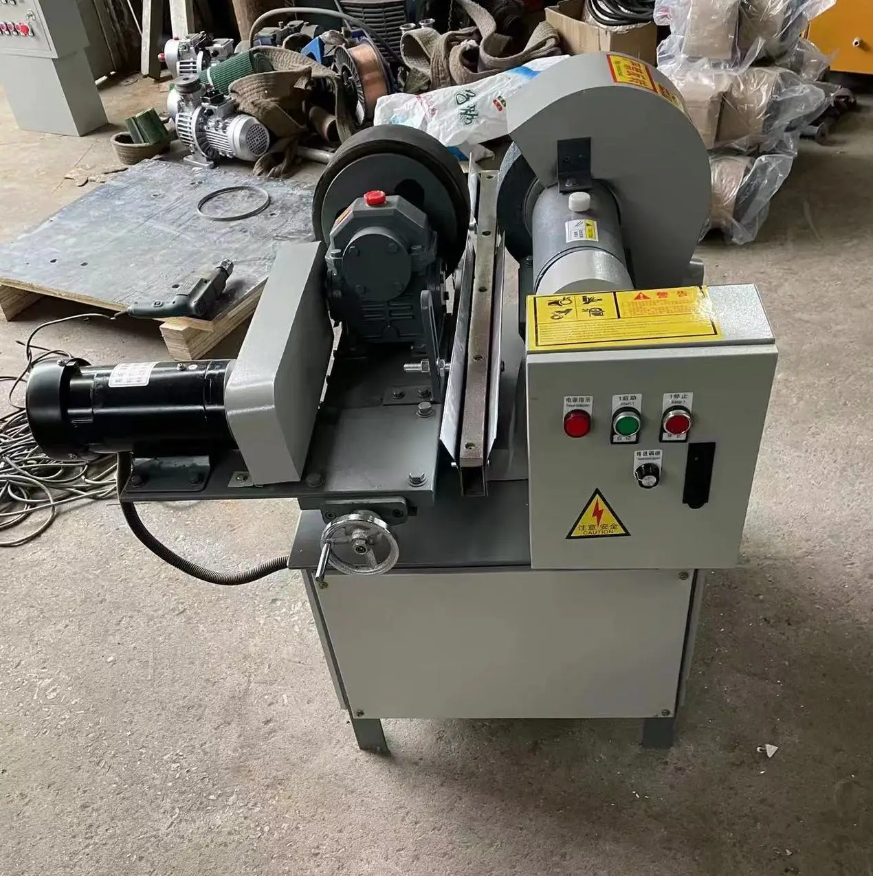 

Factory Price Cylindrical Centerless Grinder Polishing Machine /Round Tube Polishing Machine for Vehicle Accessories