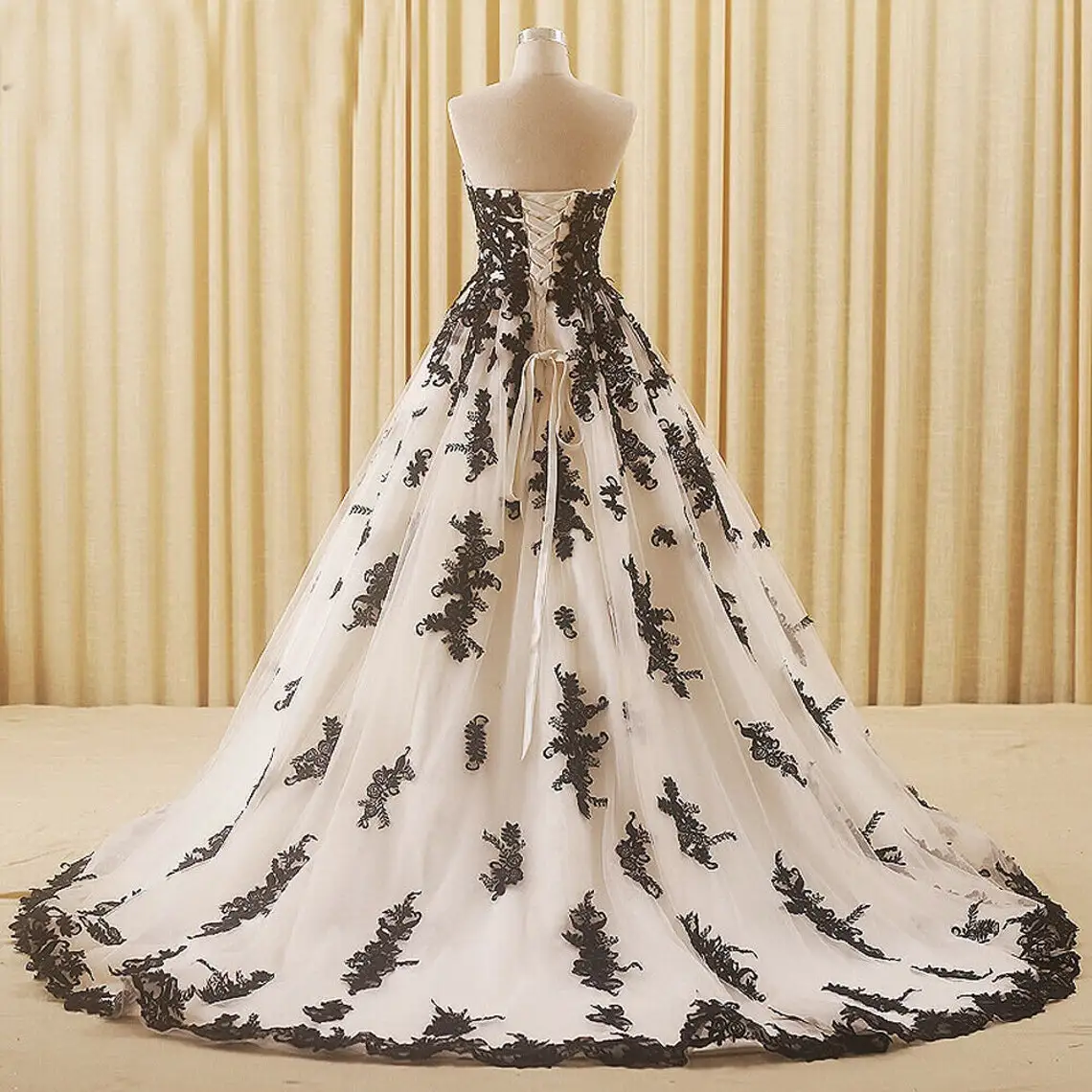 Robe de Mariée Gothique Noire et Blanche, Sans Bretelles, en Tulle et Dentelle, Grande Taille, pour Patients, sur Mesure, Vintage