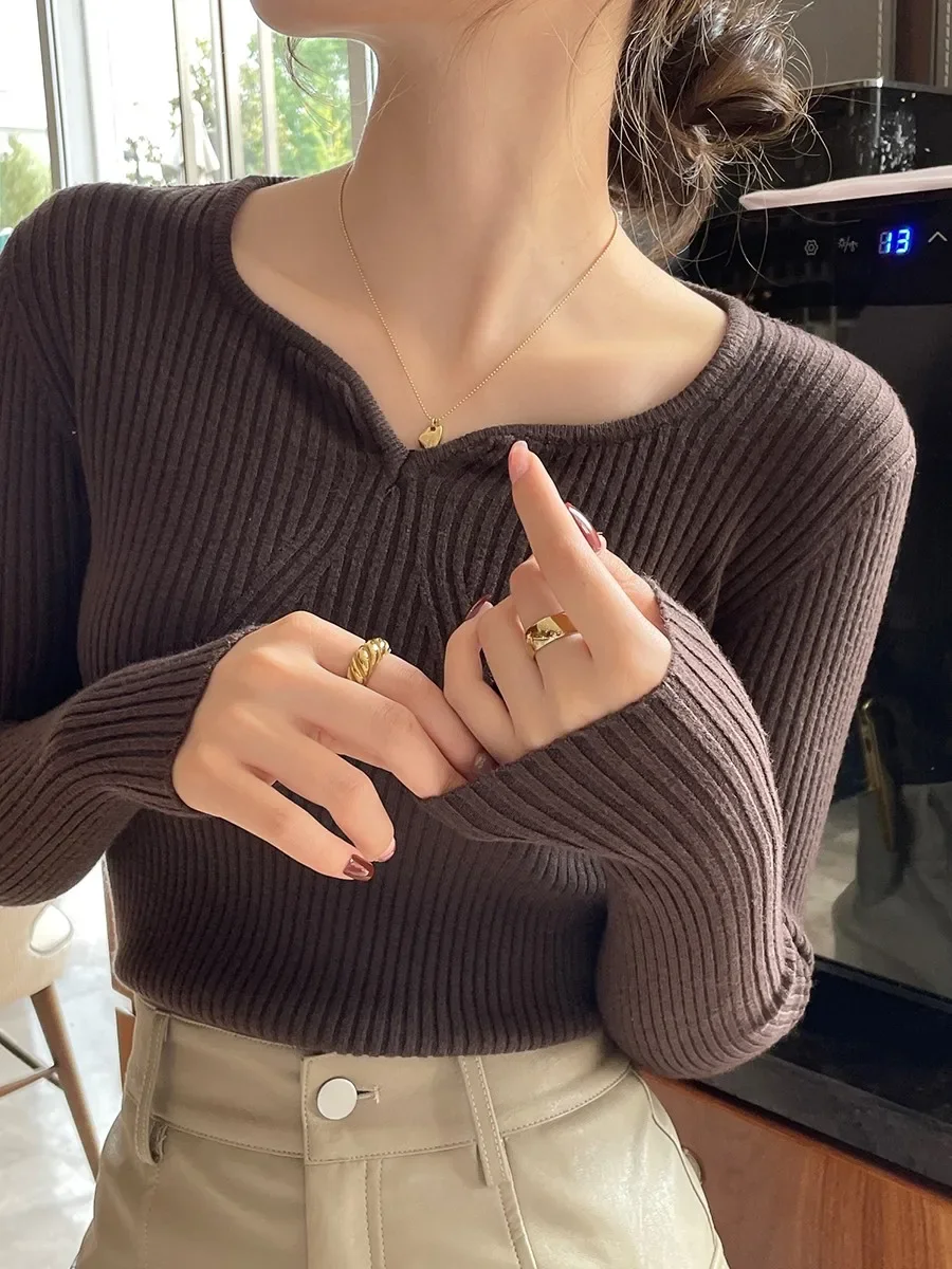 Suéter feminino de alta qualidade com decote em V: 2025 outono e inverno novo estilo de malha canelada, design slim fit de manga comprida que favorece a figura