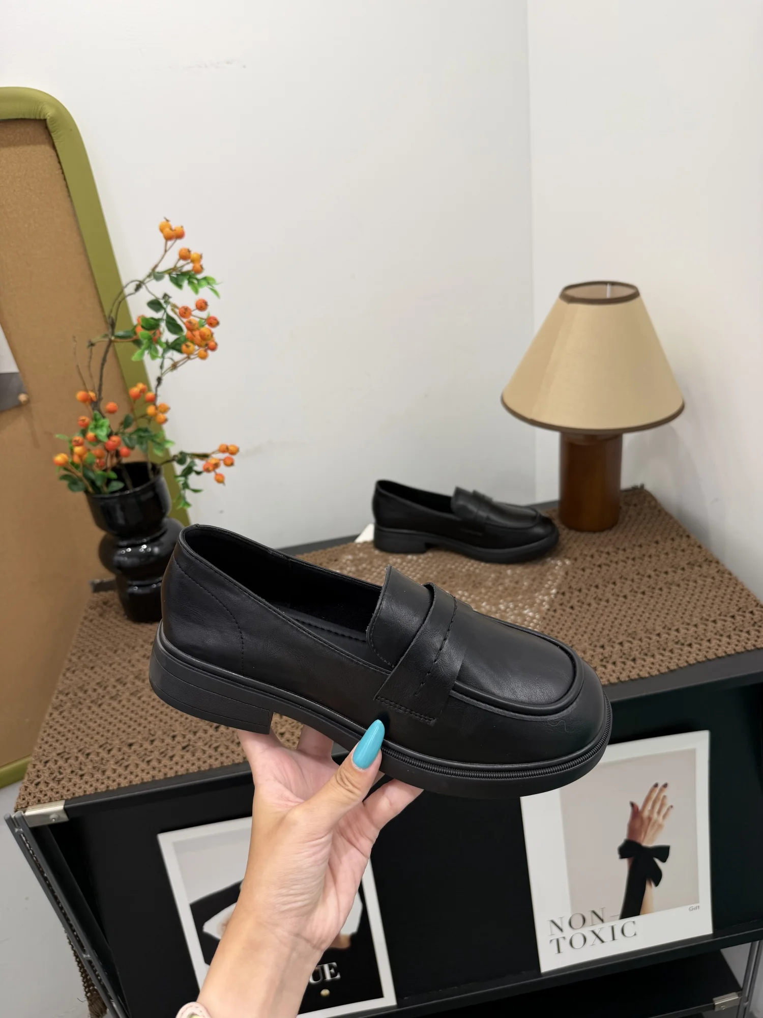 british-retro-flat-bottom-commuter-loafers-women's-2026-autumn-new-one-touch-footwear-foot-slimming-college-style-jk-single-s