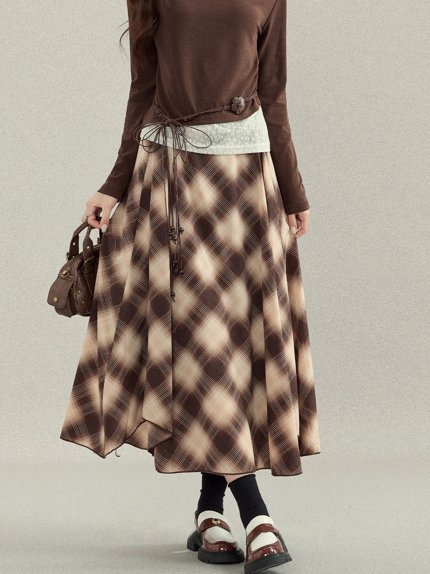 

Юбка с высокой талией в клетку, женская, осенняя, ранний сезон, дизайнерская, стройнящая, кофейного цвета, в американском ретро-стиле