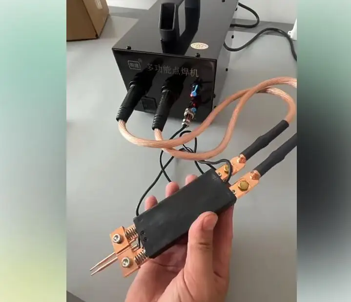 saldatrice-a-punti-portatile-da-5000w-con-batteria-al-litio-per-pacchi-batteria-18650-saldatura-a-contatto-per-produzione-elettronica