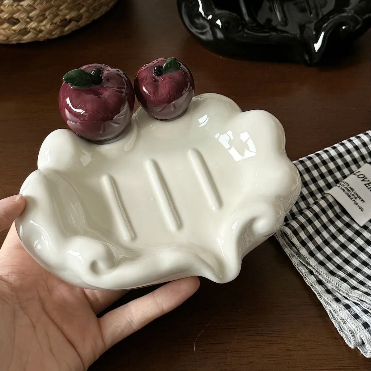 

Snake Fruit Soap Dish Light Luxury Ceramic Soap Box Drain Household Soap Dish Drain Washing Table Shelf Bathroom Accessories