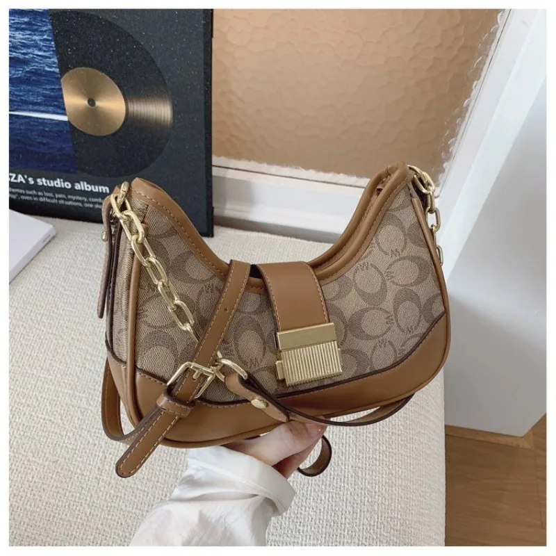 

Chic Sleek Evening Clutch High-End Dinner Party Formal Event Female Exquisite Glamorous Charming Dainty Elegant Stylish