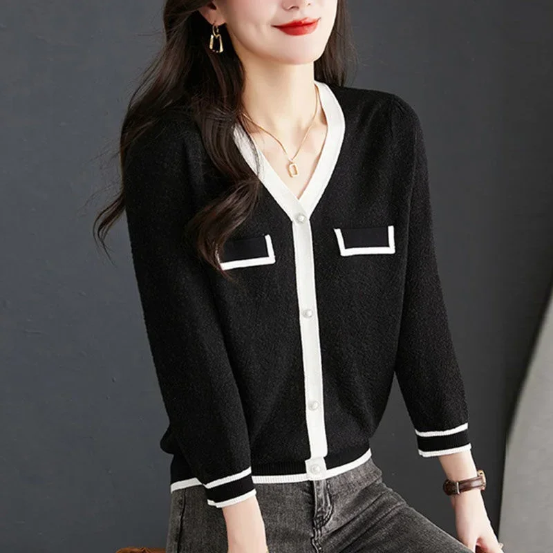 البوب الأبيض محبوك قميص الحرير الجليد المرأة 2025 ربيع الخريف جديد تي شيرت برقبة على شكل v 3/4 الأكمام فضفاضة رقيقة النمط الغربي الصغيرة Sh #3