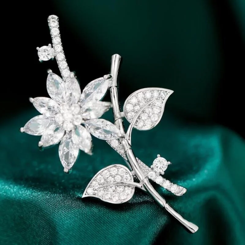 เข็มกลัดแฟชั่นเพทายรูปดอกไม้แฟชั่นคลาสสิกสีสันสดใสของผู้หญิงเข็มกลัดเย็นสุดสร้างสรรค์ของขวัญ aksesoris Bros