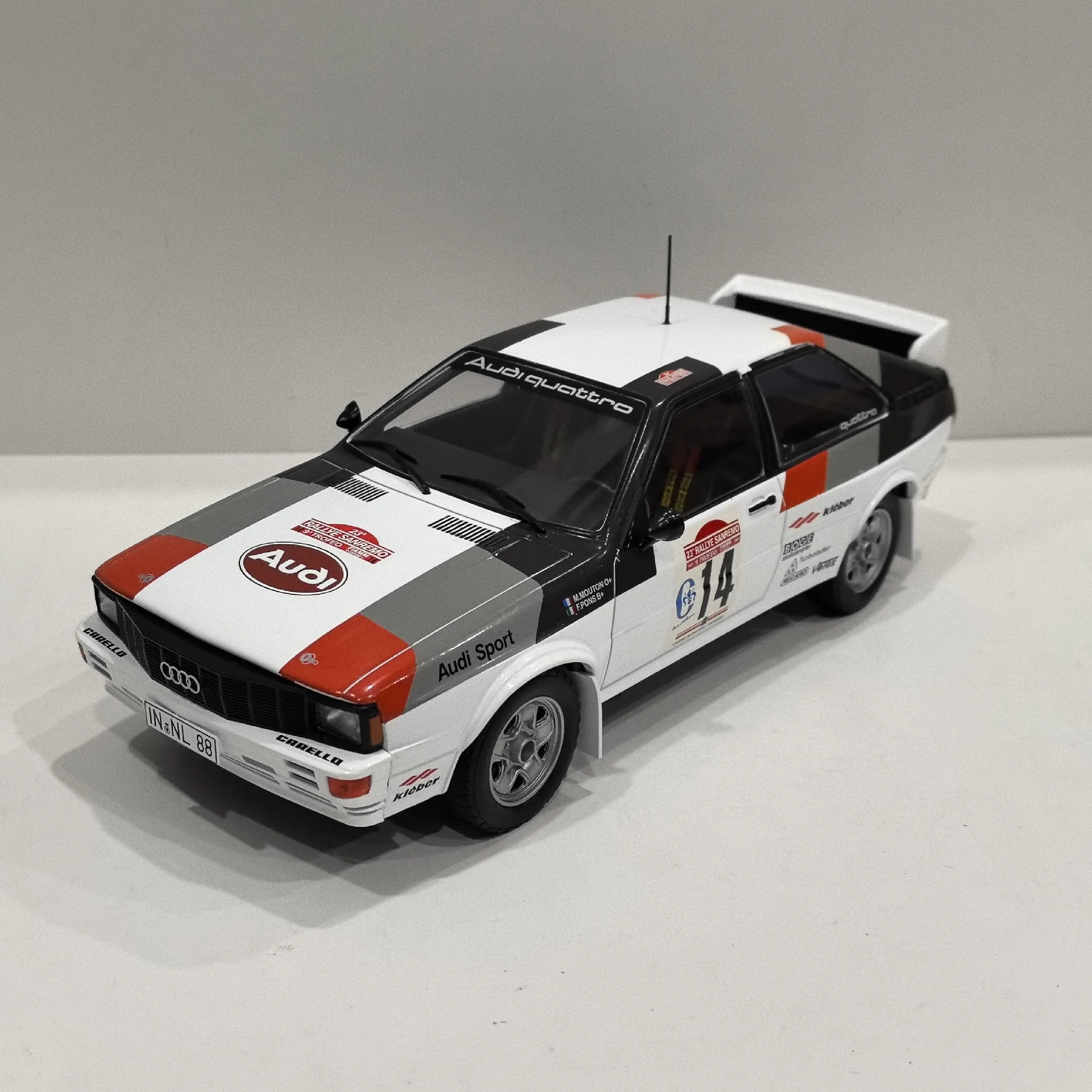 

Diecast IXO 1/18 Scale AUDI QUATTRO Alloy Car Model Collectible Toy Gift Souvenir Display Ornament