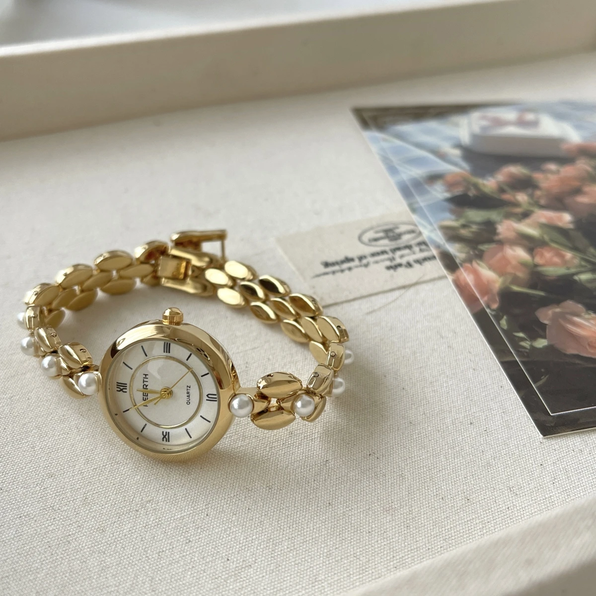 Reloj elegante para mujer, pulsera de perlas redondas de agua dulce, reloj de perlas para estudiantes de alta altura, regalo para mujer, reloj de lujo para mujer