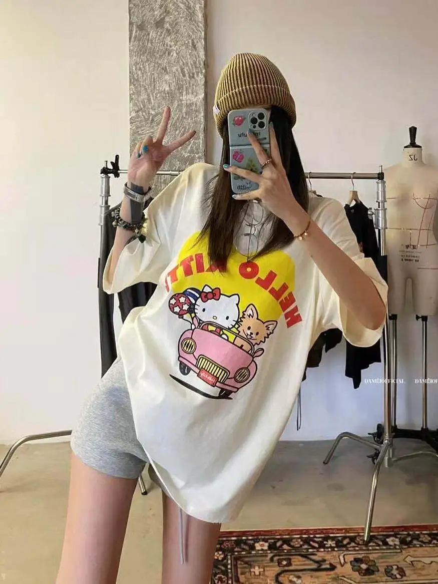 

Hello, Katie T-shirt for parents and children. Comfortable to wear and of high quality.