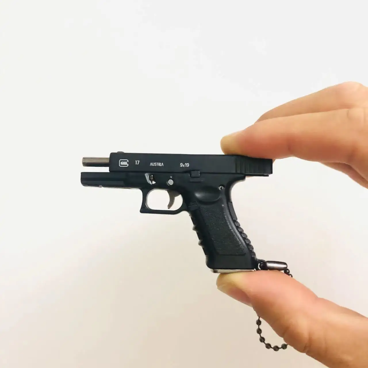 1:3 Mini G17 Model pistoletu Metalowy odłączany brelok do kluczy DIY Półstop Zabawka Pistolet Zawieszka Ozdoby Zabawki dla dzieci Prezenty