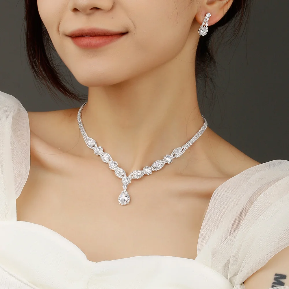 

Claw Chain Beaded Zircon Earrings and Necklace Set - Elegant and Graceful Bridal Dress. New wedding gift