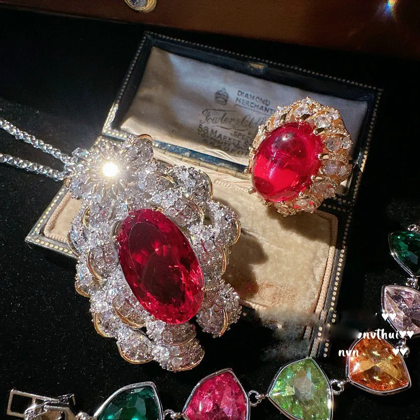 

2023 Women Sotheby's Pigeon Blood Ruby Fireworks Necklace Plated with 18K Gold Pomegranate Egg Zircon Ring