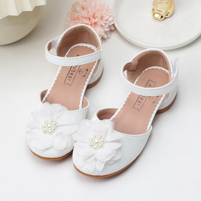 White girl flat shoes summer new comfortable and non slip children\'s princess shoes pearl flower little girl hollow sandals