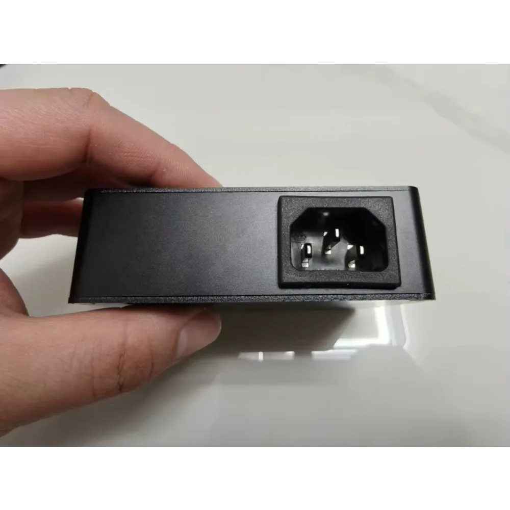 Catu daya terisolasi linier 24W, mendukung output simultan 12V dan 5V.