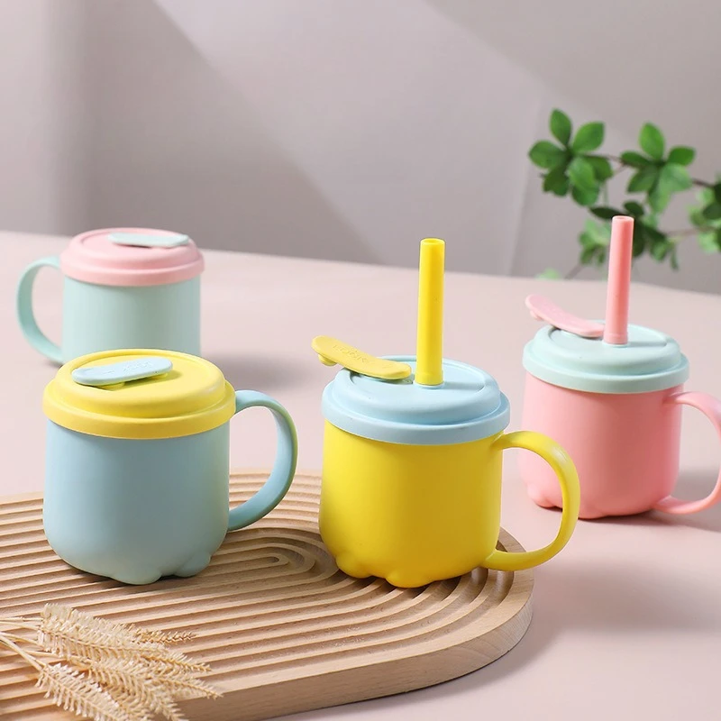 

Food-grade Silicone Children Snacks Cup with Handle Durable Children Straw Cup Silicone Kindergarten Anti-leakage Water Bottles