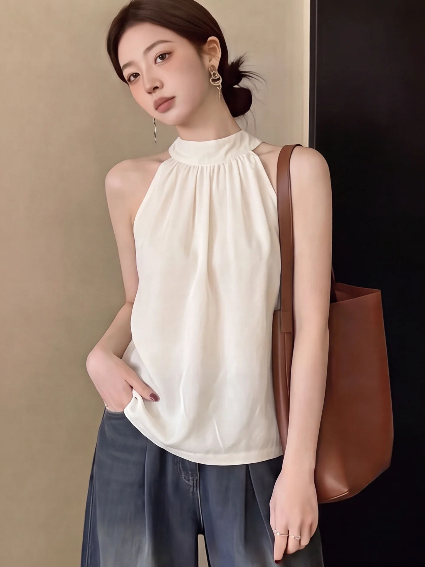 Elegant Neckline Sleeveless Shirt Women's Summer Fashion Classy Miniature Blouse Commute Style round Neck Strap Design Casual...