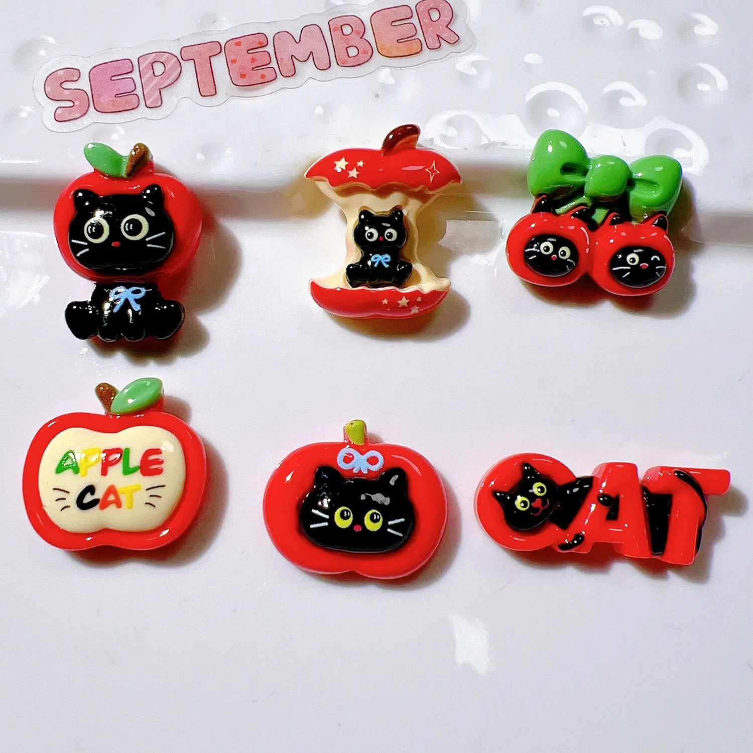 100pcs Wholesale Resin Miniature Simulated Apple Cat Flatback DIY Phone Case Hairpin Earrings Scrapbook Dollhouse Accessories
