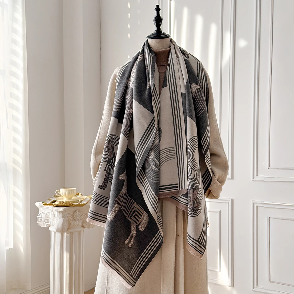 Modischer Winterschal aus Kunstkaschmir für Damen, Vintage-Muster und Quasten, weicher, warmer Schal, eleganter Wickelschal, ideal für Winter-Styling – Detail 14