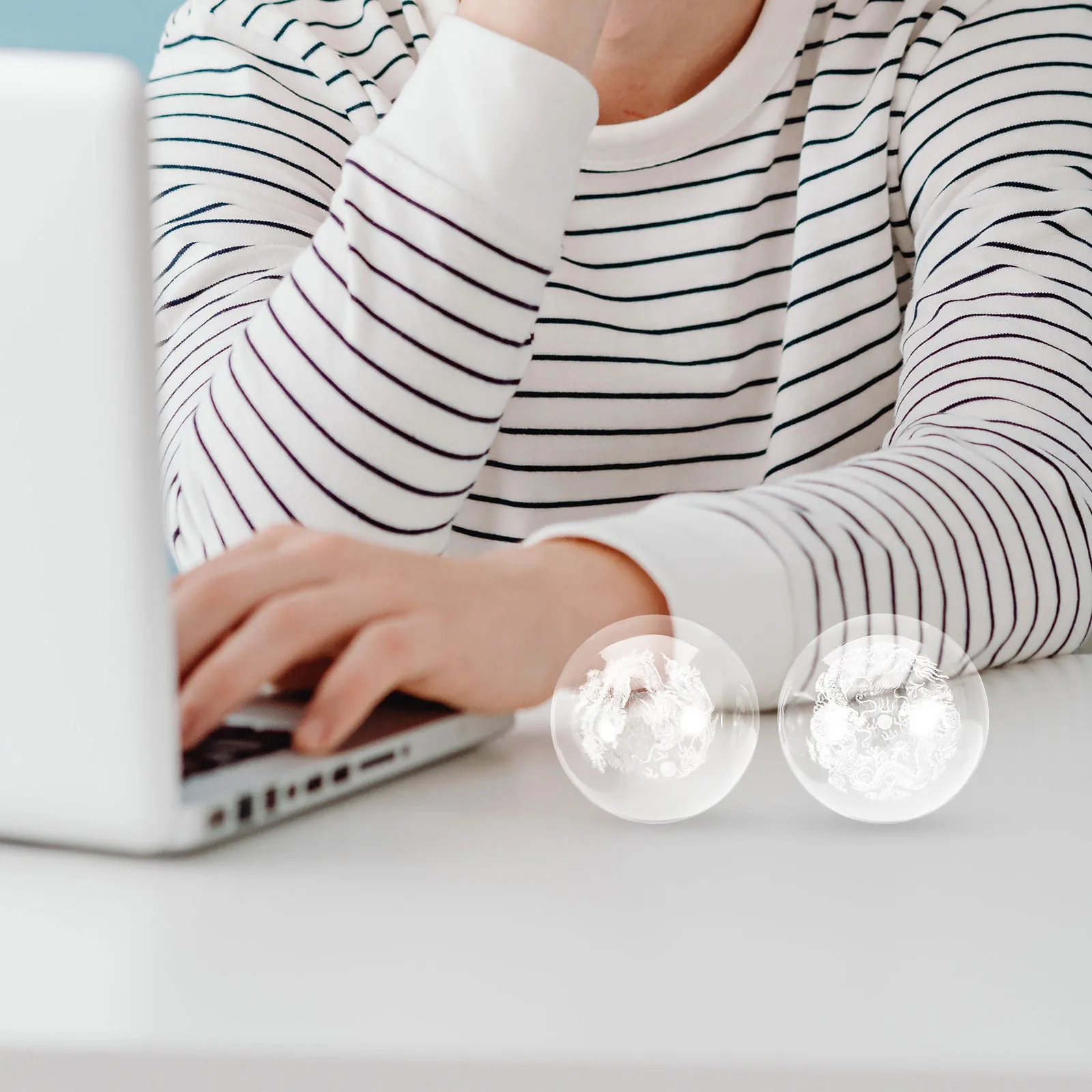 

Набор из 4 гладких стеклянных массажных шариков для рук (4 см) для снятия стресса, укрепления запястий и улучшения координации.