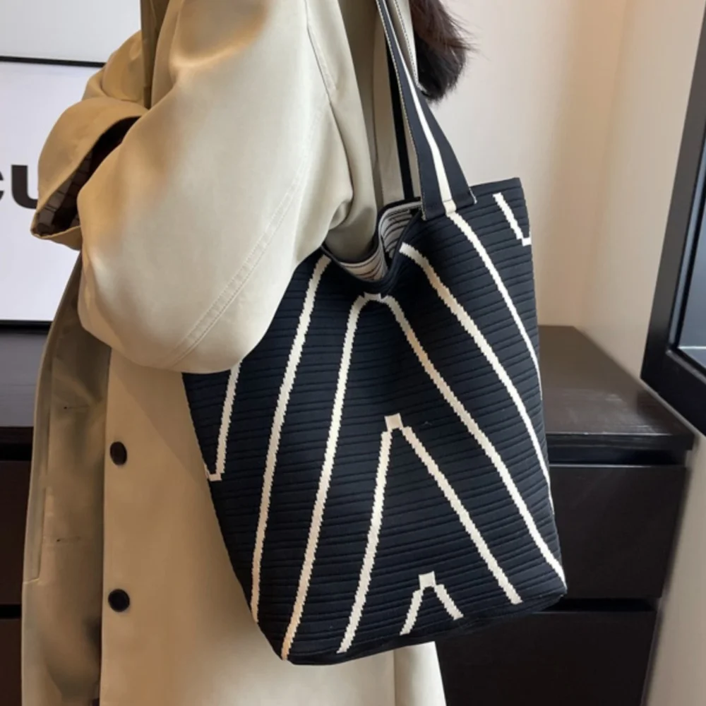 حقيبة كتف محبوكة بنمط موجة بتصميم متخصص صغير للتسوق في الشوارع، حقيبة ذات سعة كبيرة للتنقل، حقيبة دلو مائي