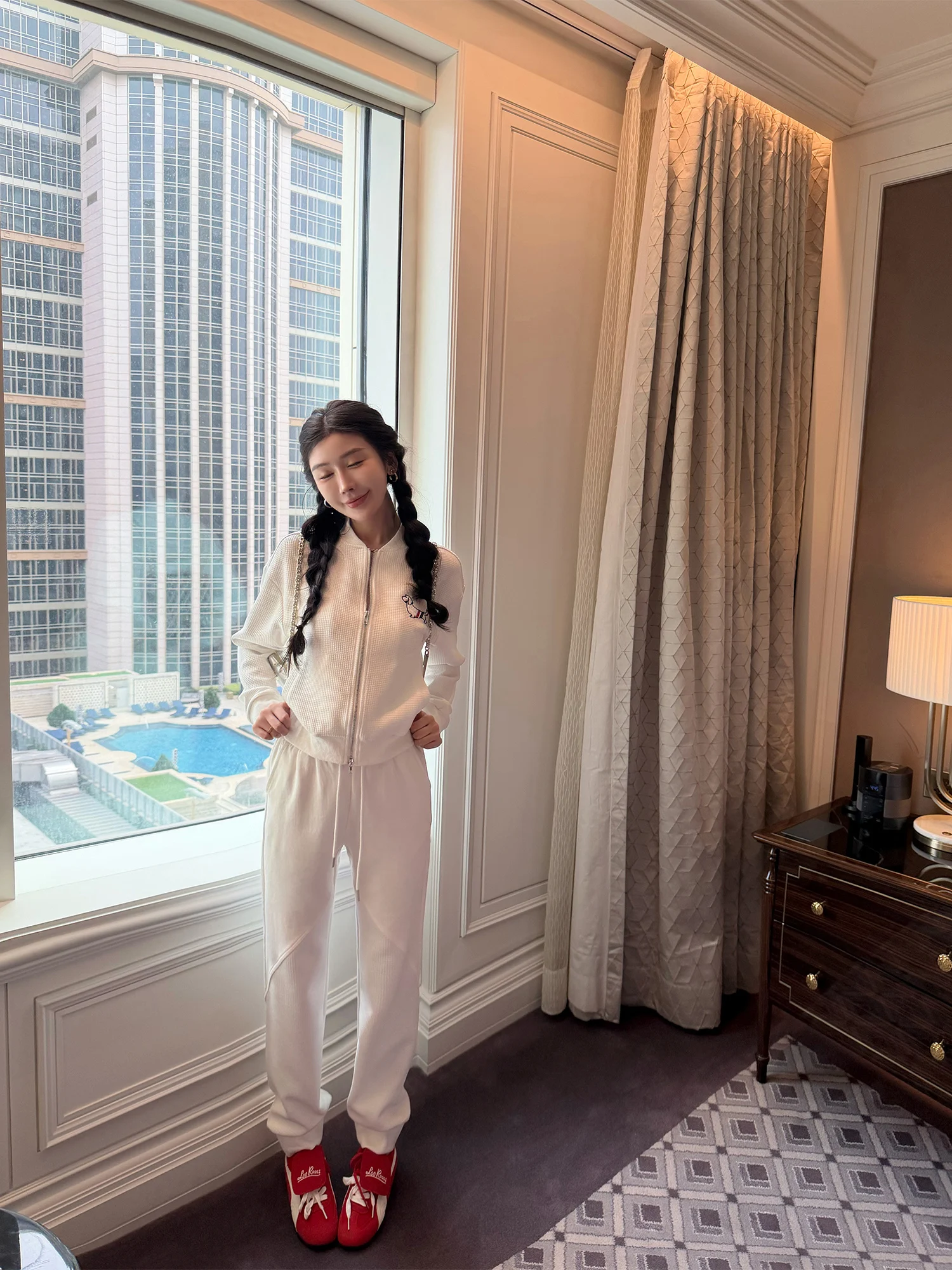 

Женский повседневный бейсбольный костюм LADIES FIRST с вышивкой собаки, брюки с эластичными манжетами, комплект из двух предметов, серия Bla, модный женский...