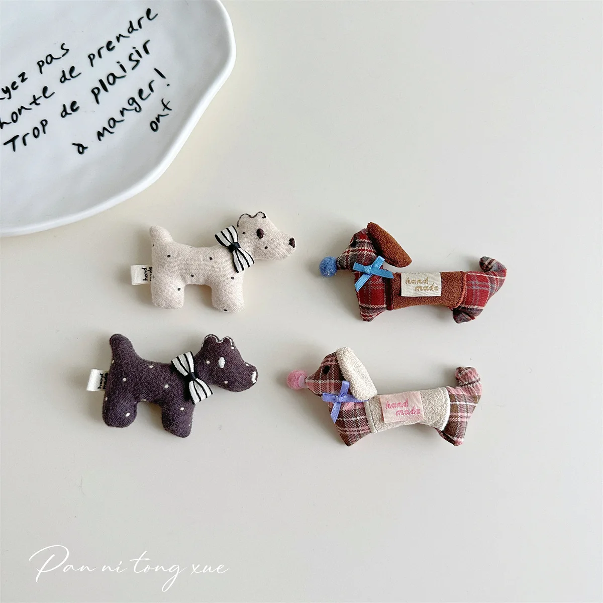 New Cartoon Checkered Puppy Brooch Hand-filled Cotton Clothing Bag Diy Accessories and Pin