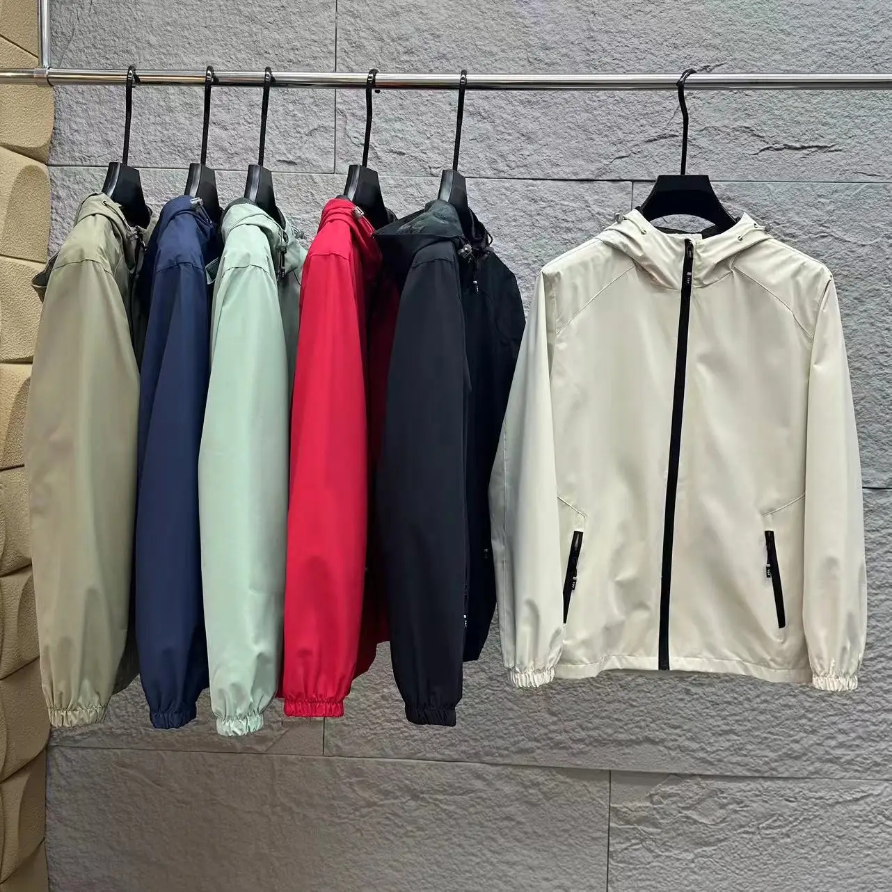 

Удобное ветрозащитное пальто с капюшоном для осени и весны, приталенного кроя, удлиненное, базовое, классическое, стандартной длины