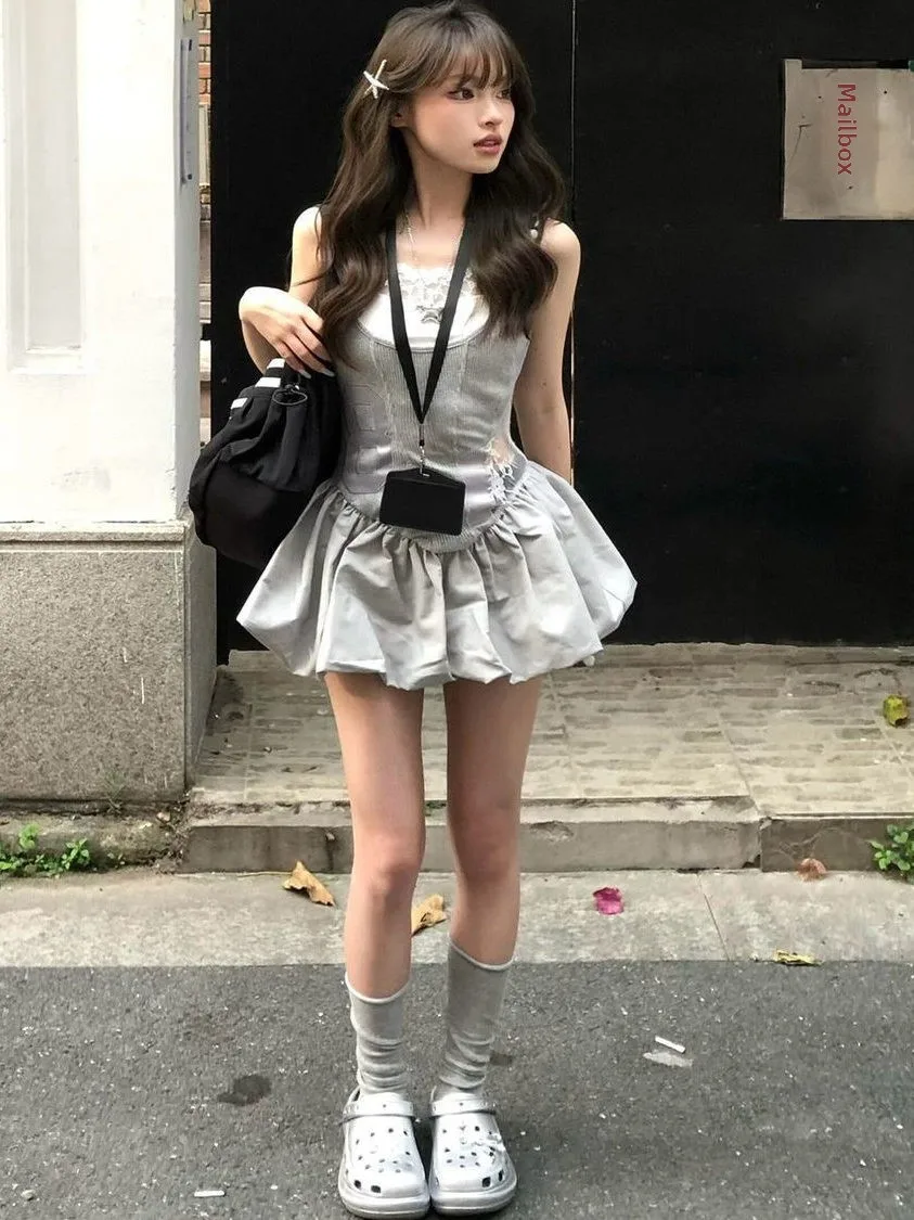 

Новый летний женский комплект в американском стиле: модный топ с оборками и кружевной вставкой на талии и юбка-халтер, состоящий из двух предметов.