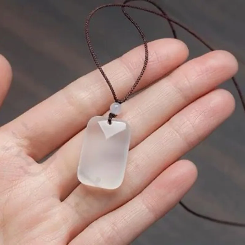 Calcedonia blanca Ping Una marca colgante mini sin materia tarjeta colgante moda mujer