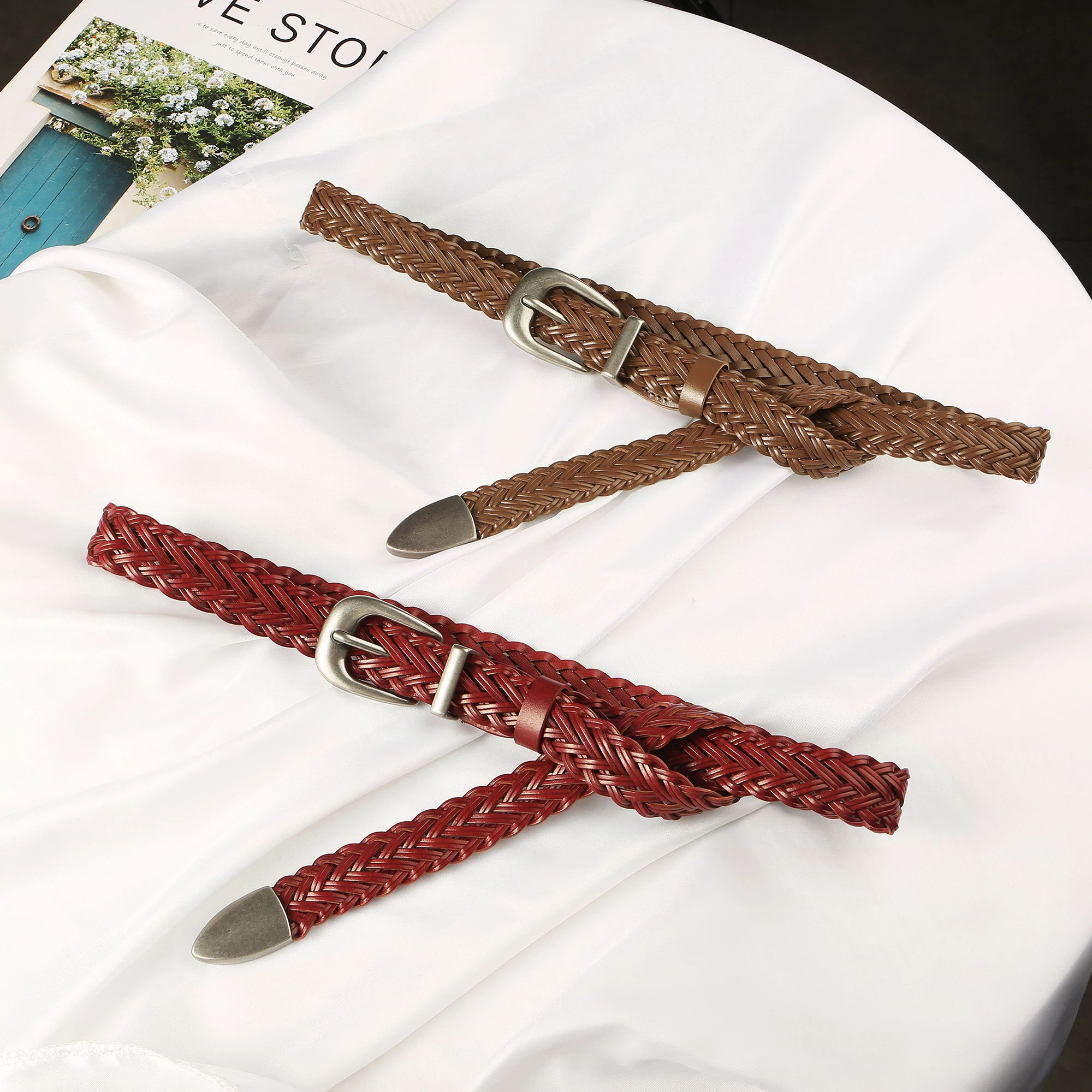 Women's Retro Thin Braided Belts Handmade Woven No-Punch Simple Jeans Belts Fashion Braided Woven Leather Belt