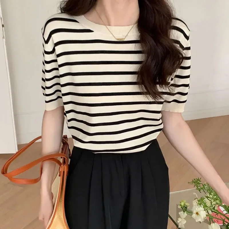 

Knitwears Fashion Short Sleeve Knitted Sweater Women Pullovers O-Neck Striped Knit Sweater Pullover Women Tops Sweaters Q3443