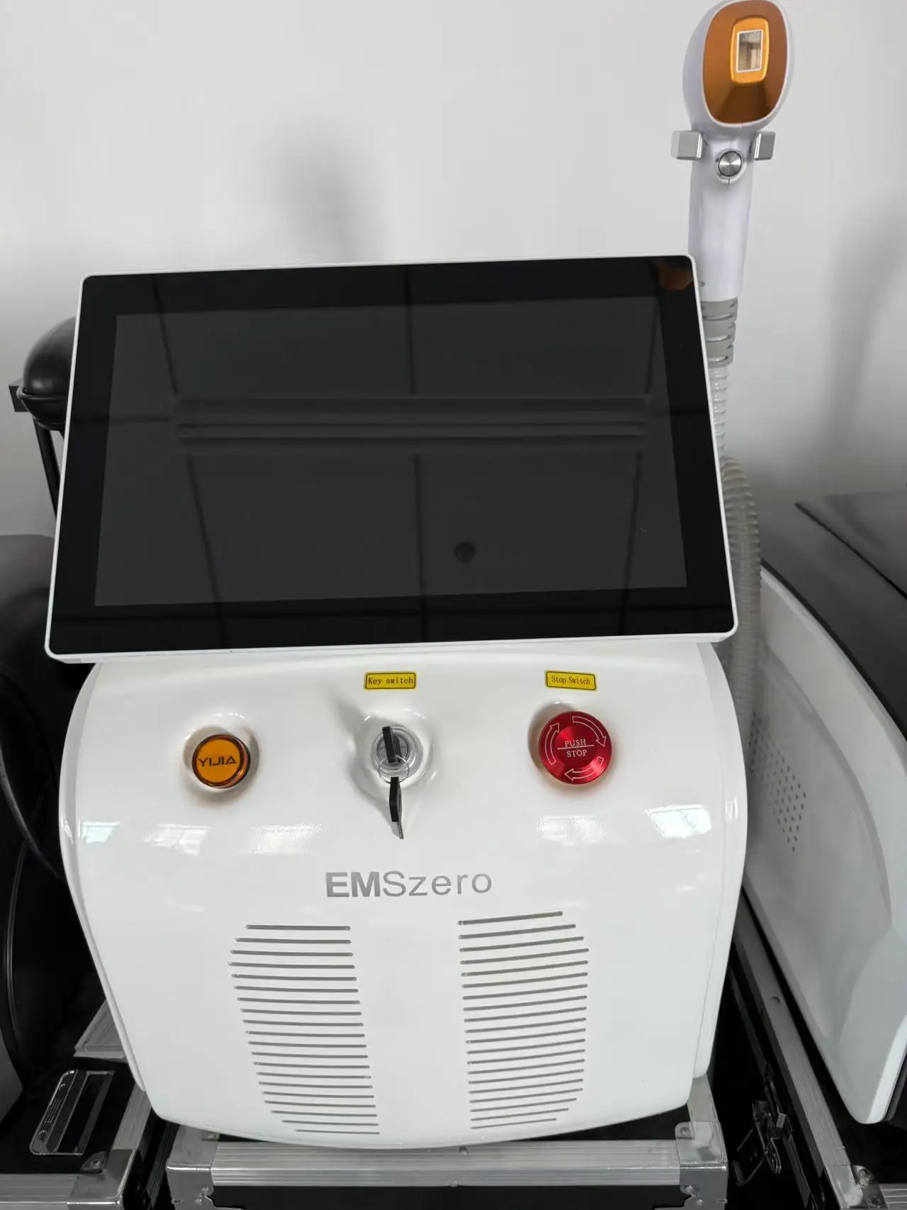 4000W Professional Diode Ice Titanium Laser Body Hair Removal Machine 3 Wavelengths 755 808 1064nm Full Body Hair Removal