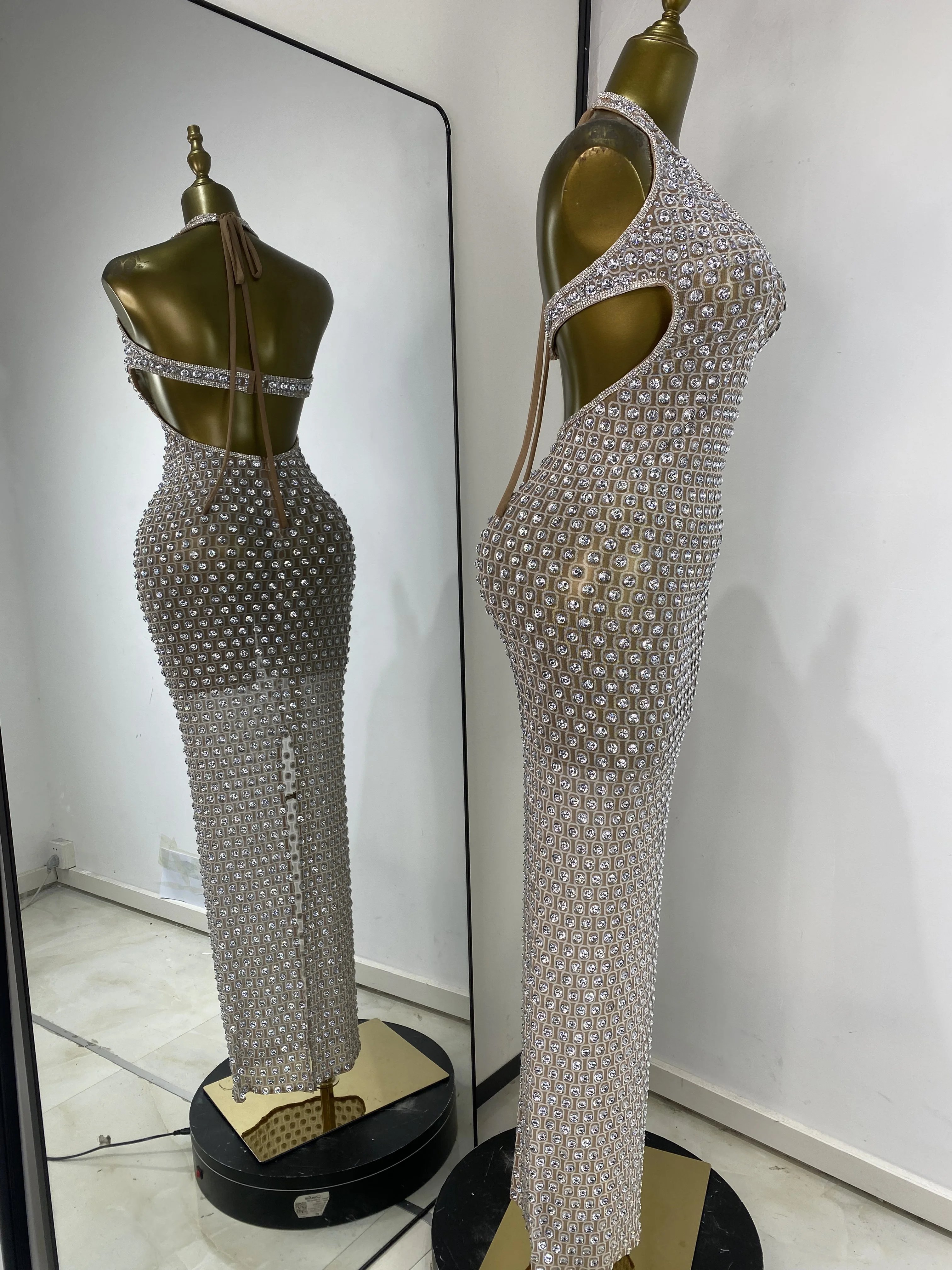 Mujeres brillantes diamantes de imitación Halter cuello en V recortado Maxi largo pasarela celebridad fiesta de noche vestido de cumpleaños trajes de escenario fotografía