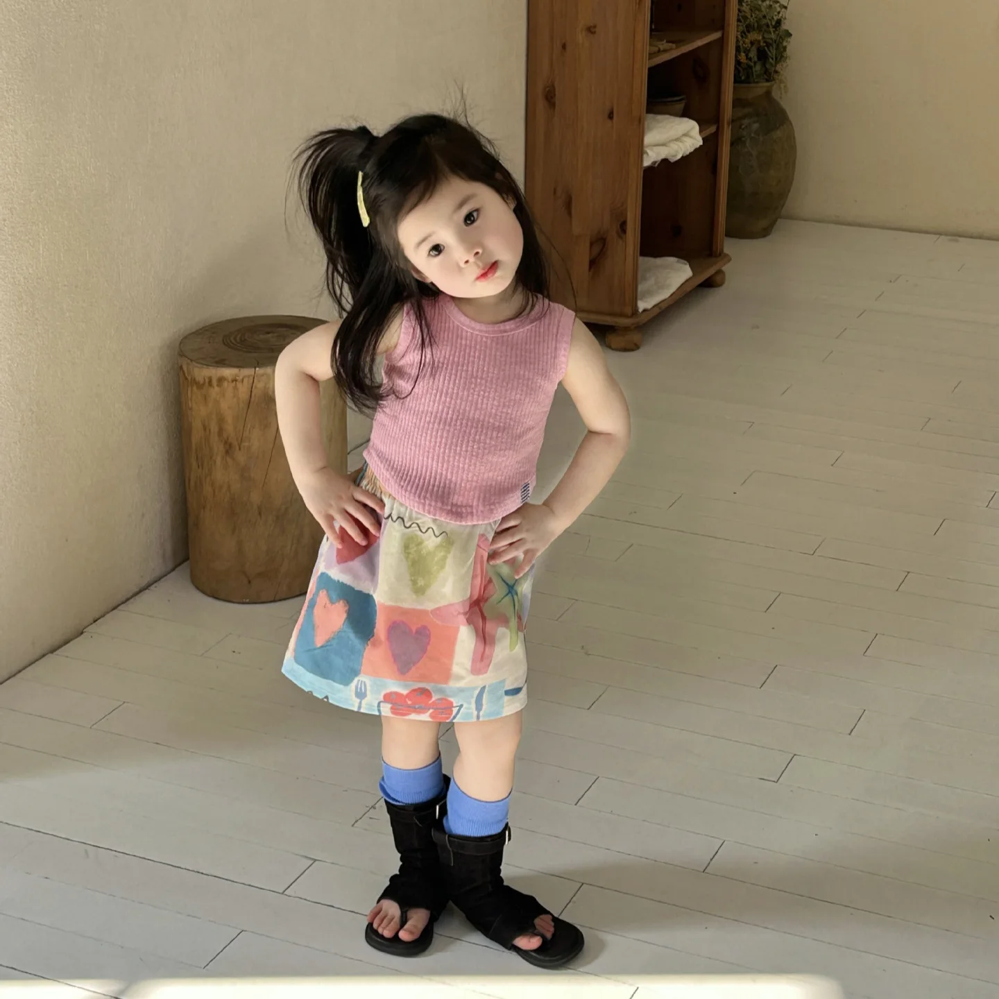 

Летний новый комплект детской одежды в корейском стиле 2026: жилет для девочек, однотонный жилет, универсальные брюки, бутик-одежда, простой стиль