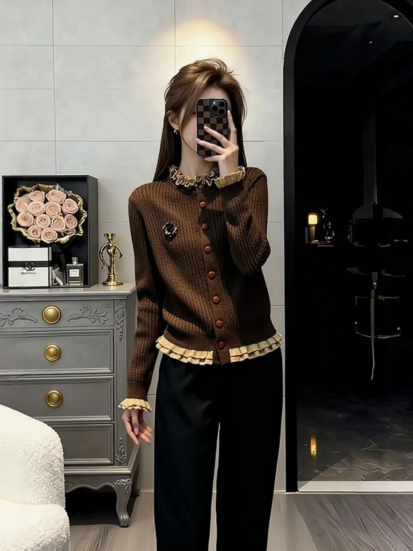 

Contrast Color Knitted Sweater with Wood Grain Ruffle for Women Skin-friendly Fashionable Beautiful Base Top