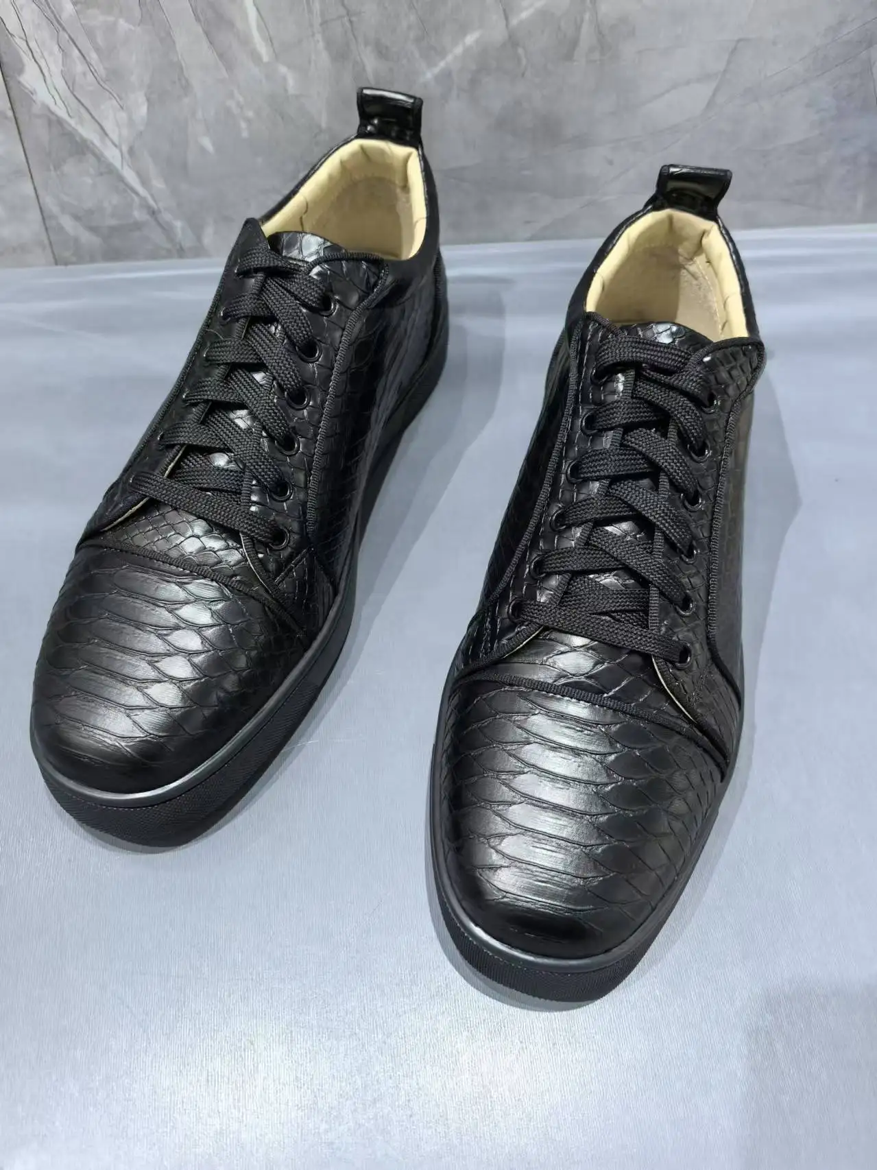 

2025 Spring New Men's Casual Sports Shoes Round Toe Flat Lace-Up Alligator Pattern Decoration Comfortable Men Single Shoes