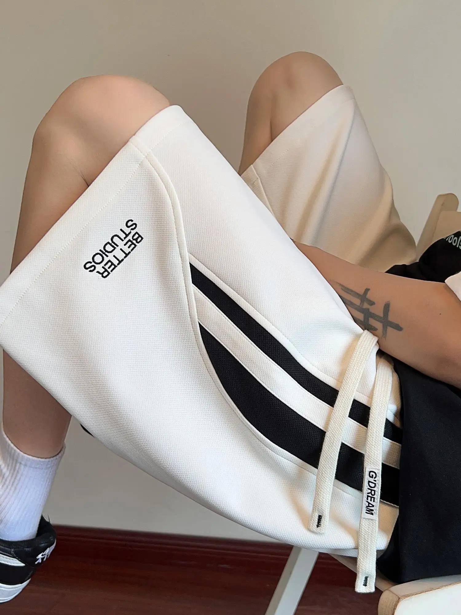 

Мужские спортивные брюки в стиле ретро с цветными полосками, летние, тонкие, свободные, быстросохнущие, средней длины, длиной до колена