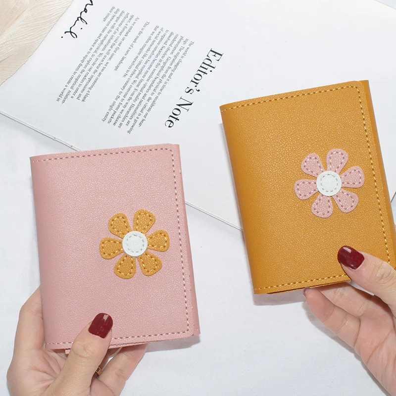 

2021 new one little red flower girl's zero wallet short ultra thin Mini ins cute folding soft pickup bag