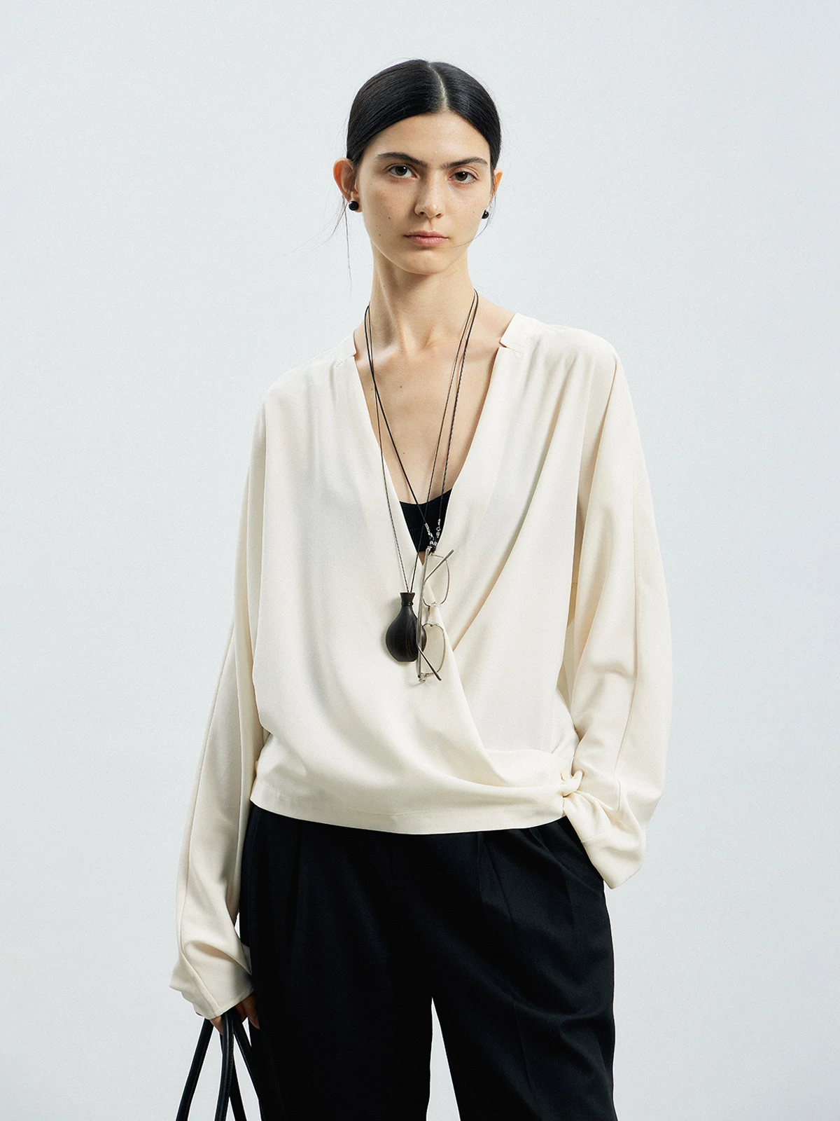 

Thoransaura Women's Acetate Double-Sided Shirt Stand Collar Drapey Style Commute Fashion Loose Fit No-Sleeve Summer Top
